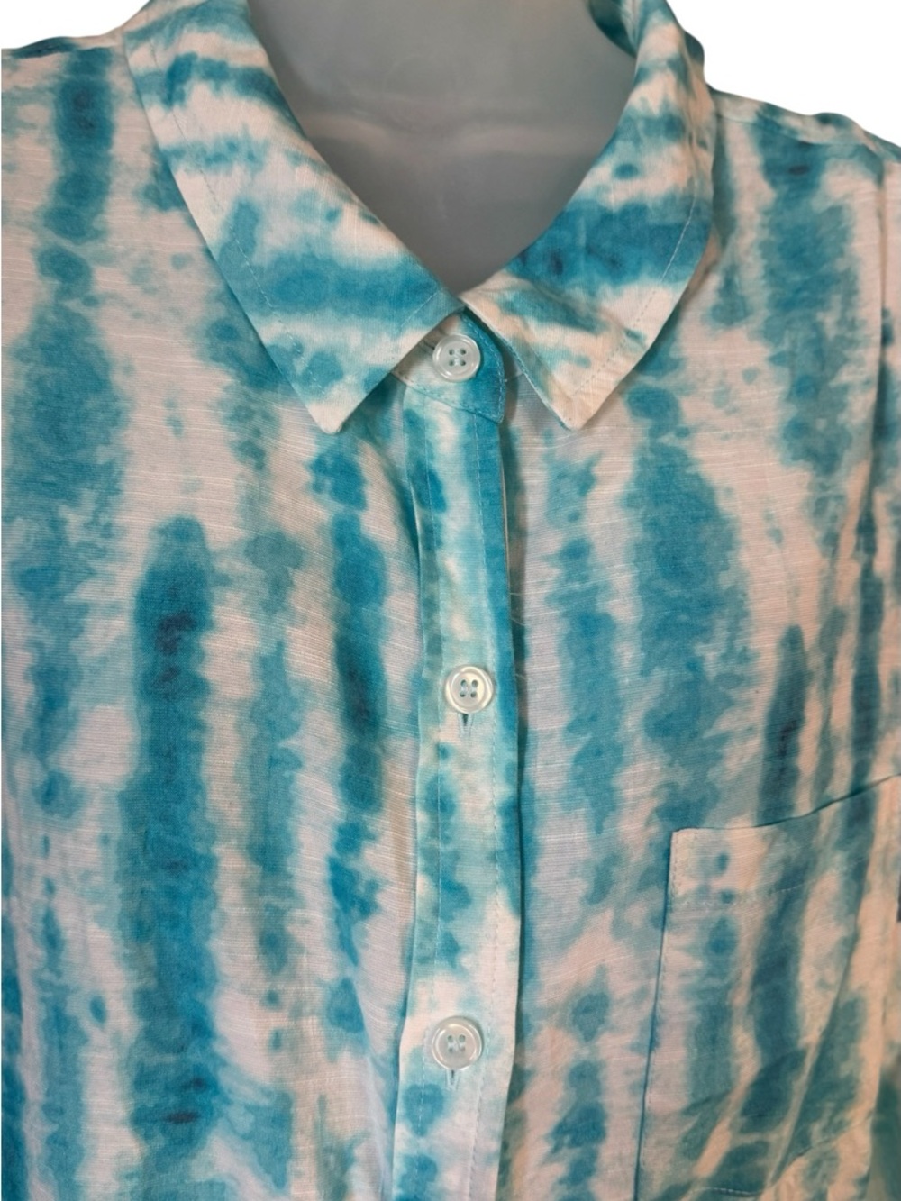 Catherine's Teal/White Tie-Dye Sleeveless Button Front Top   PLUS: 1X   #13 - Picture 2 of 8